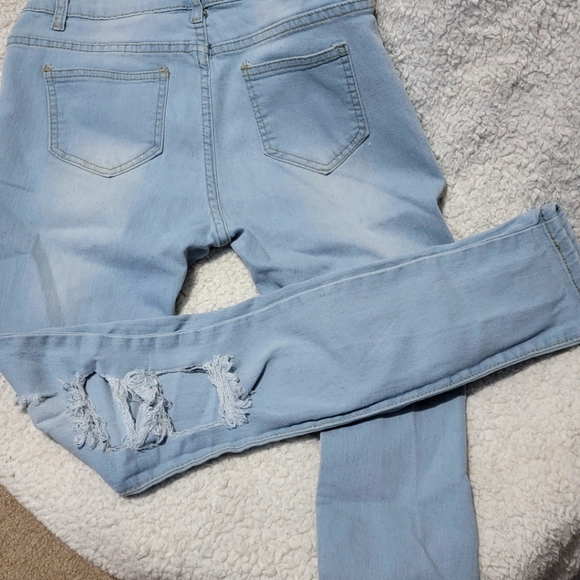 Hi rise, Light blue wash, Distressed skinnies, Size S. NO stains Excellent condi - Picture 9 of 15